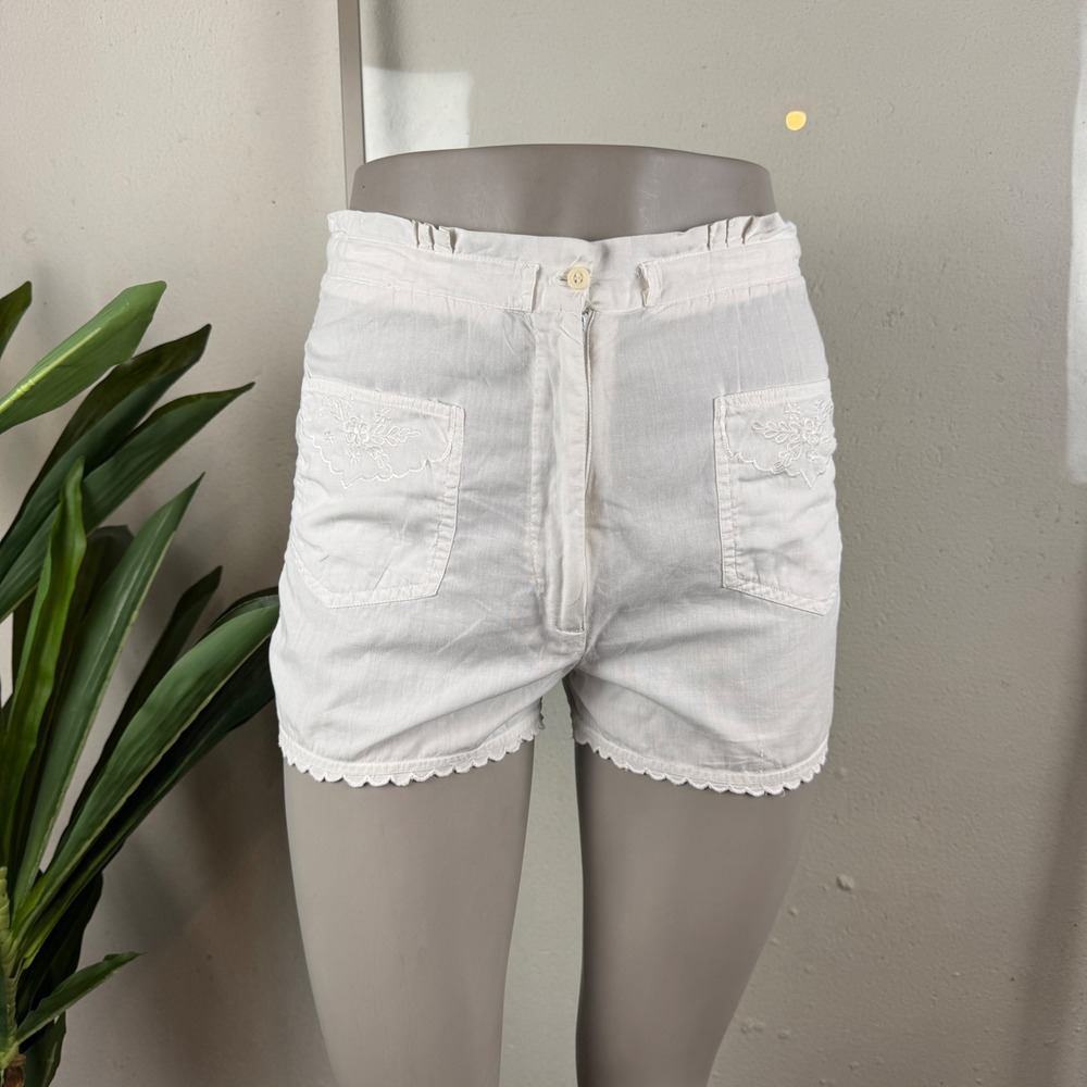 Beachy‎ Coquette Clean Girl Embroidered Linen Shorts Jr 9/10 White Eyelet Trim